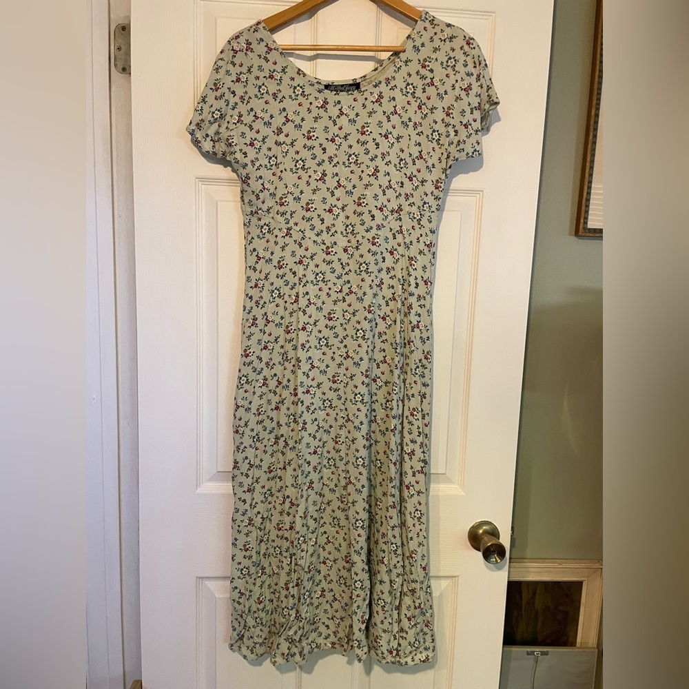 All That Jazzy, Vintage 80’s mid-length dress. Micro floral pattern.
